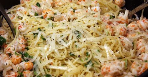 Langostino Recipes, Lobster Pasta, Yummy Seafood, Savory Food, Lobster Recipes, Garlic Butter Sauce, Fish Recipe, Seafood Pasta, Main Course Recipes