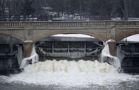 Sewage and storm water were discharged into the Flint River Monday following excessive wet weather. Flint Water Crisis, Flint Michigan, Environmental Justice, Water Bill, Water Sources, Water Systems, Clean Water, Country Living, Pollution