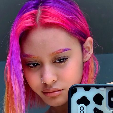 Paper Hamburger, Dyed Eyebrows, Dye Eyebrows, Bleached Eyebrows, Scene Fashion, How To Color Eyebrows, Color Inspo, Hair Inspo Color, Pretty Hairstyles