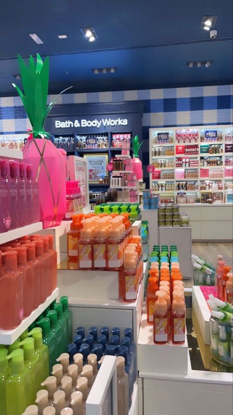 Bath And Body Works Store Aesthetic, Bath And Body Works Aesthetic, Bath And Body Works Store, Aesthetic Desserts, Fresh Scents, Bath N Body Works, Dump Ideas, Hygiene Care