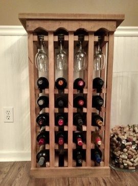 How To Build This Simple Yet Elegant Wine And Glass Rack – From Pallets! Diy Wood Wine Bottle Holder, Homemade Wine Racks, Diy Wine Bottle Holder, Diy Wine Rack Plans, Wine Rack Projects, Wine Rack Plans, Wine Rack Design, Negroni Cocktail, Boot Jack