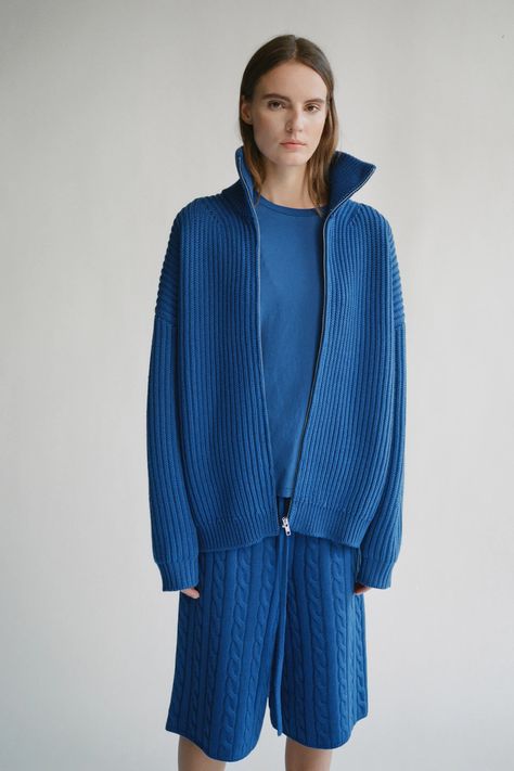 Chunky Sweater Outfit, Pre Fall 2023, Pre Fall Collection, Maxi Shirts, Knitwear Fashion, 2023 Collection, 2023 Fashion, 가을 패션, Knit Fashion