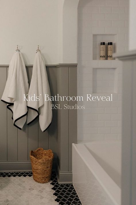 Such a simple remodel that transformed the space to be super cute and sophiscated for kids 🤍 Kids Neutral Bathroom, Boys Bathroom Ideas Kid, Neutral Kids Bathroom Ideas, Kids Bathroom Decor Ideas, Small Kids Bathroom Ideas, Kids Guest Bathroom Ideas, Neutral Kids Bathroom, Boy Bathroom Ideas