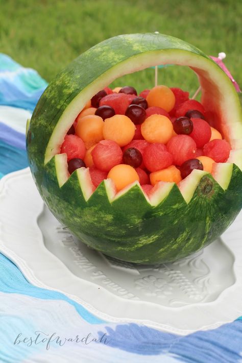 Watermelon Carving Easy, Fruit Basket Watermelon, Watermelon Basket, Watermelon Cooler, Bbq Appetizers, Fruit Creations, Watermelon Baby, Easter Snacks, Watermelon Carving