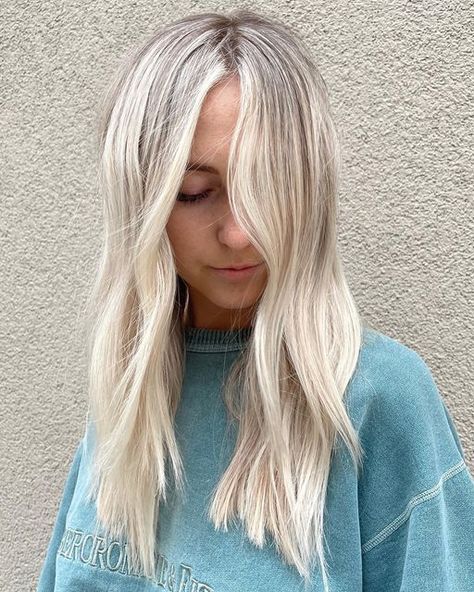 Butter Blonde Medium Length Hair, Blonde Tip Out, Bright Blonde Hair With Root Tap, Scalp Bleach Blonde With Root Stretch, Blonde Root Touch Up, Blonde Hair With Root Tap, Blonde Root Tap, Blonde With Root Tap, Blended Roots Blonde