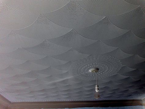 Fan drywall texture (artex) comb pattern created on a ceiling Artex Ceiling, Ceiling Light Ideas, Wall Texture Types, Ceiling Texture Types, Small Basement Remodeling, Drywall Texture, Rustic Basement, Ceiling Finishes, Ceiling Texture