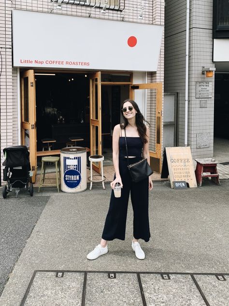 How Jess Spent 6 Days in Tokyo and Kyoto (And Every Single Outfit She Wore). Plus, the coffee shop she fell in love with. Summer Outfits Japan, Japan Spring Fashion, Japan Outfit Summer, Japan Summer Outfit, Outfits For Japan, What To Wear In Japan, Japan Travel Outfit, Spring Outfits Japan, Japan Ootd