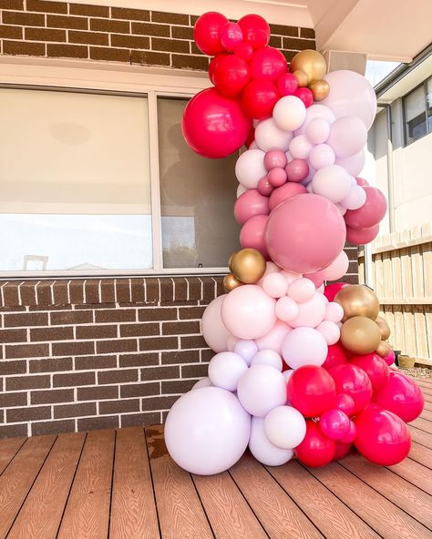 FREESTANDING GARLAND 🌸 A great option for any event to create something unique for your photos 🍰 Pop next to your catering table, cake… | Instagram Freestanding Balloon Garland, Free Standing Balloon Garland, Cake Instagram, Catering Table, Party Planning Business, Grad Party Decorations, Planning Business, Balloon Ideas, Up Balloons