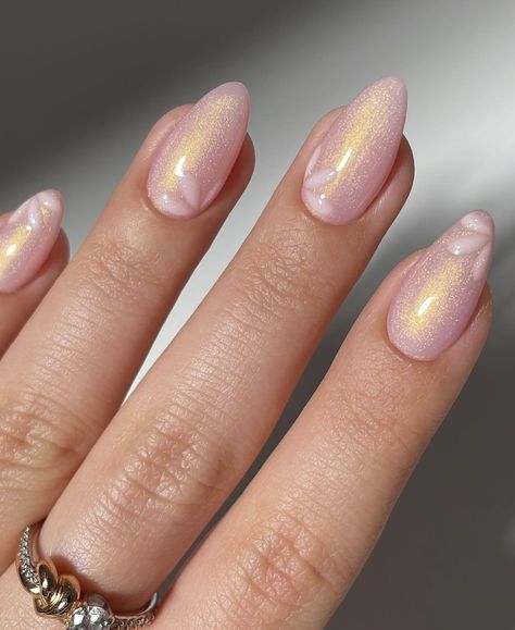 Gold Nails With Chrome, Natural Base Nails With Design, Pink Chrome Manicure, Light Blush Nails, Pearl Detail Nails, Soft Pink Nails With Design, French Shimmer Nails, Pink With Gold Chrome Nails, Cat Eye Lilac Nails