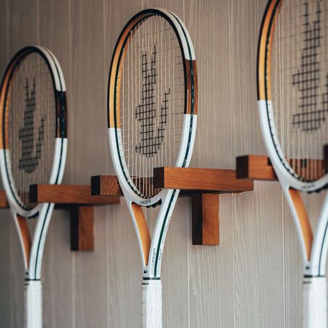 Tennis Store, Showroom Interior Design, Tennis Clubs, Interior Stylist, Commercial Interior Design, Store Interior, Sports Bar, At Home Gym, Commercial Interiors