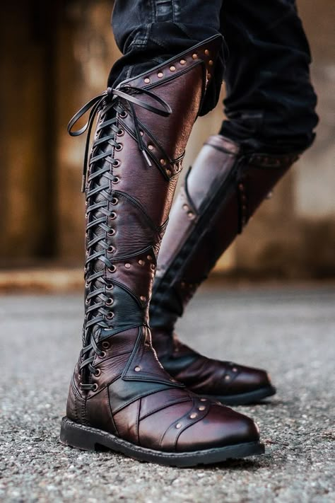 Moda Steampunk, Wood Elves, Pride Clothing, Medieval Gothic, Medieval Style, Fantasy Costumes, Style Boots, Drawing Clothes, Fantasy Clothing