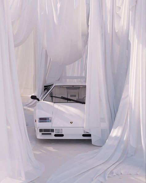 White Lamborghini, Google Glass, Drifting Cars, Car Wallpaper, Lamborghini Countach, White Car, Car Magazine, Super Luxury Cars, Pretty Cars