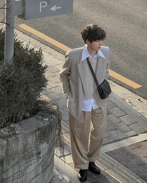 Dinner Outfits Men, Dinner Outfit Men, Korean Street Fashion Men, Semi Formal Outfit, Semi Formal Outfits, Men Aesthetic, Formal Men Outfit, Archive Fashion, Shot Hair Styles