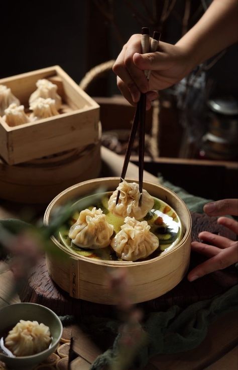 Dimsum Photography Styling, Siomai Photography, Asian Food Photography Styling, Momo Food, Chinese Food Delivery, Asian Food Photography, Food Videography, Dark Food Photography, Authentic Chinese Recipes