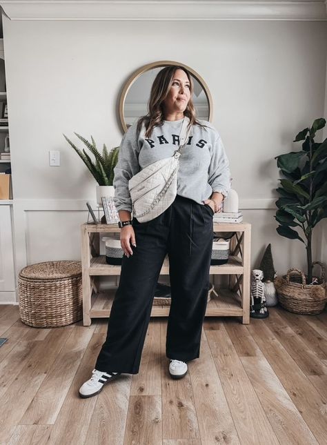 Slip into a trendy sweatshirt and pair it with some trousers for the ultimate sporty chic vibe. #mommyinheels #mommyinheelsblog #casualoutfit #casualfashion #sweatshirt #trousers #momfashion #fashionblog #blog #fashion 30s Fashion, Outfit Inspiration Fall, Weekend Outfit, Sporty Chic, Daily Look, Mom Style, Comfy Casual, Aesthetic Clothes, Fashion Blog