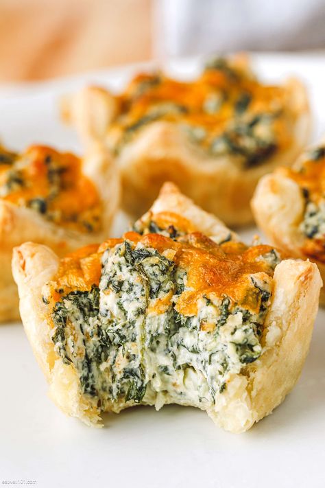 Spinach Dip Bites Appetizers, Spinach Artichoke Dip Puff Pastry, Spinach Dip Puff Pastry, Puff Appetizers, Spinach Dip Bites, Holiday Recipes Christmas Appetizers, Spinach Puffs, Spinach Bites, Fast Appetizers