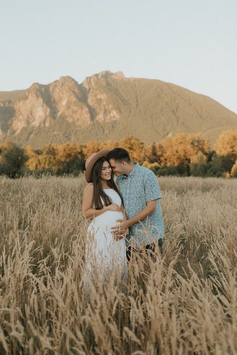 Pnw Maternity Shoot, Mountain Maternity Photoshoot, Wheat Field Maternity Pictures, Washington Maternity Photos, Maternity Photo Shoot Ideas Mountains, Pnw Maternity Photos, Maternity Photos Mountains, Mountain Maternity Photos, Mountain Maternity Shoot