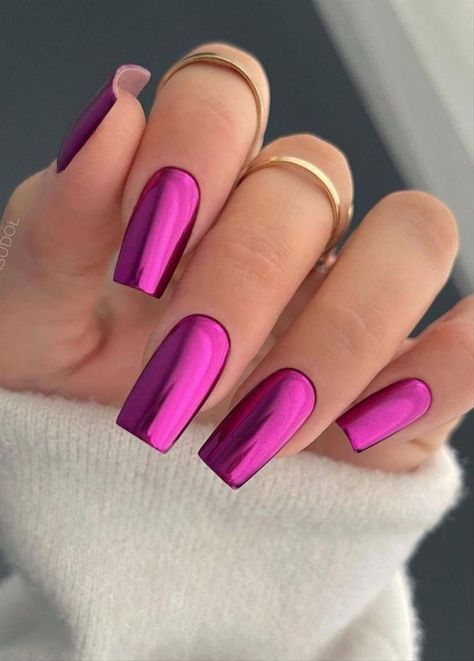 Trendy short square nails for a chic look in any season Shorts Nails Design, Matte Square Nails, Square Nails Designs, Pink Square Nails, Shining Nails, Nails Short Square, Pink Chrome Nails, Golden Nails, Square Nail