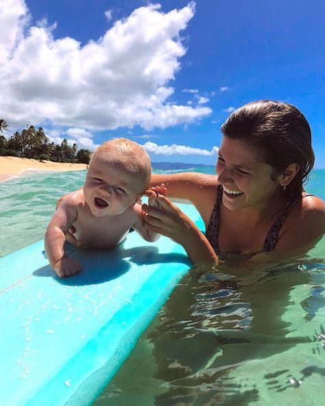 The best kind of tummy time 🏄 👶🏼 Knox is turning into such a little water boy! We take him for a dip in the ocean every night as we watch the sunset & it’s become my favorite thing in the world! Maddie Castellano, Surfer Kids, Surfer Baby, Surf Baby, Beach Mom, I Want A Baby, Ocean Kids, Future Mommy, Watch The Sunset