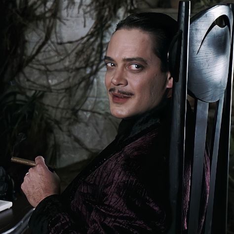 go like on my insta :) same user Gomez Addams 1991, Raul Julia, Morticia And Gomez Addams, Addams Family Movie, Addams Family Costumes, Gomez And Morticia, Gomez Addams, Hot Dads, Morticia Addams