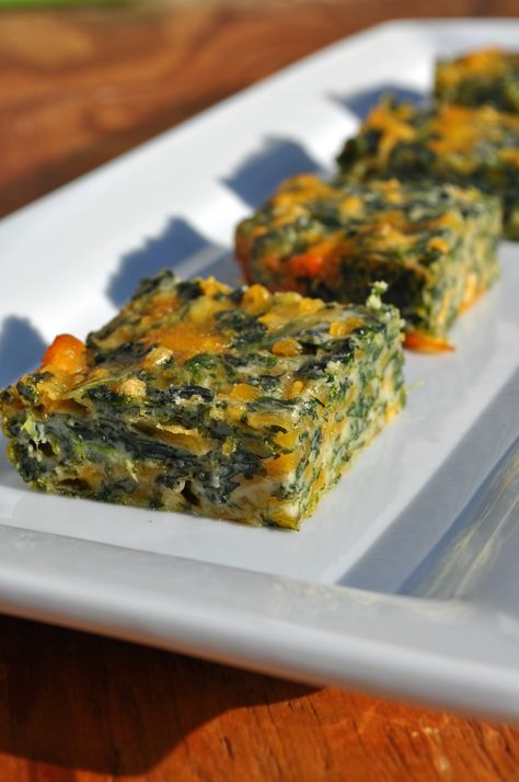 Spinach Squares Recipe, Spinach Squares, Frozen Spinach Recipes, Spinach Appetizers, Make Ahead Appetizer, Easy Make Ahead Appetizers, Cheese Squares, Baked Eggs Recipe, Cheesy Spinach