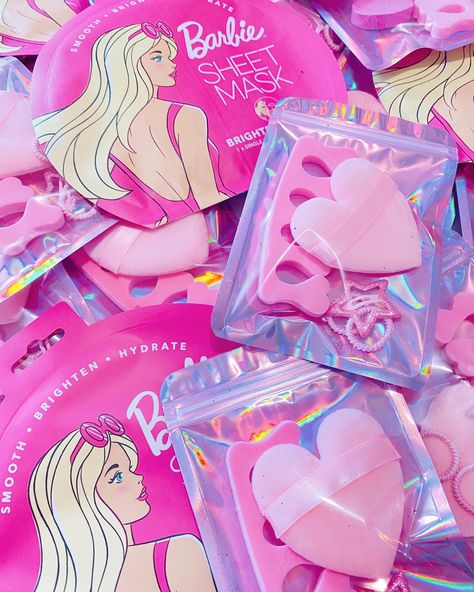 Barbie Spa Party Ideas, Barbie Souvenir Ideas, Cheap Barbie Party Ideas, Barbie Spa Party, Barbie Goodie Bags, Barbie Party Bags, Barbie Spa Birthday Party, Barbie Party Favors, Birthday Party Souvenirs