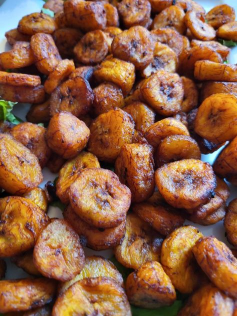 Gh style fried plantain Plantain Aesthetic, Guinean Food, Tanzanian Recipes, Nigerian Beans And Plantain, Vegan Ghanaian Food, Tanzanian Food, Beans And Plantain Ghana, Hatian Food Vegan, Food Esthetics