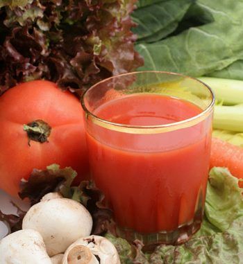 Homemade V8 Juice, Juices Recipes, V8 Juice, Healthy Detox Cleanse, Detox Juice Cleanse, Veggie Juice, Lemon Diet, Lemon Detox, Diet Drinks