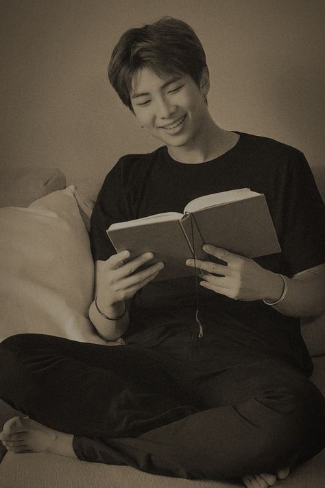 Rm With Book, Rm Vintage Aesthetic, Namjoon Vintage Aesthetic, Rm Aesthetic Pics, Reading Poems, Circle Mehndi, Romantic Academia, Kim Joon, Bts Ot7