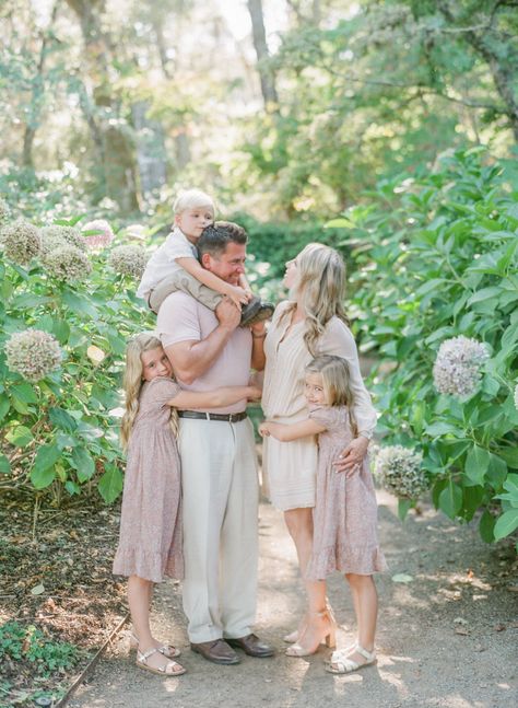 A FILOLI GARDENS FAMILY SESSION | Kent Avenue Photography Family Photos Botanical Garden, Family Photos In Garden, Rose Garden Family Photoshoot, Botanical Garden Photo Shoot Family, Family Photos Greenhouse, Family Photoshoot Garden, Filoli Gardens Photoshoot, Botanical Garden Photo Shoot, Filoli Gardens