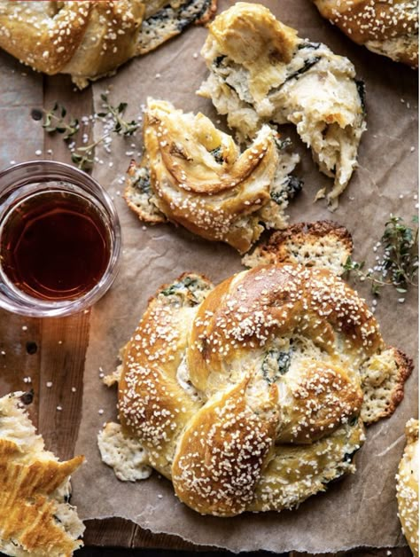 Stuffed Soft Pretzels, Artichoke Stuffed, Plats Healthy, Food Vegetarian, Food Party, Ideas Food, Half Baked Harvest, Soft Pretzels, Swiss Chard