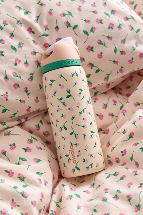 32oz Water Bottle, Trendy Water Bottles, Vacuum Insulated Water Bottle, Cute Water Bottles, Cute Cups, Birthday Wishlist, Pusheen, Insulated Water Bottle, Kitchen Stuff