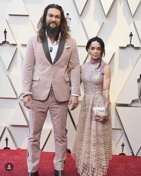 Oscars 2019 Jason Momoa And Lisa Bonet, Red Carpet Dresses 2019, Jason Momoa Lisa Bonet, Olivia Coleman, Pink Tuxedo, Oscars Red Carpet Dresses, Constance Wu, Lisa Bonet, Airplane Essentials