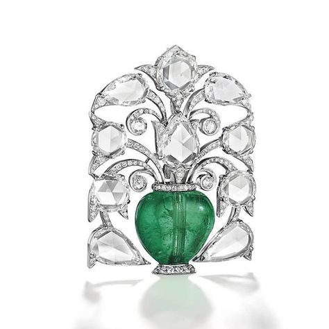 The Gem Dialogue (@thegemdialogue) • Instagram photos and videos Viren Bhagat Jewellery, Bhagat Jewellery, Viren Bhagat, Jewel Brooch, Emerald Brooch, Van Cleef And Arpels Jewelry, Jewelry Magazine, Jewelry Design Drawing, Emerald Bead