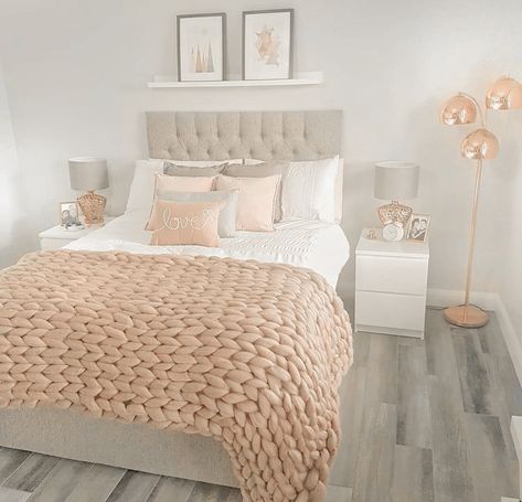 Teen Bedroom Designs, Bedroom Decor For Teen Girls, Dekorasi Kamar Tidur, Girl Bedroom Designs, Redecorate Bedroom, Cozy Room Decor, Teen Bedroom Decor, Diy House, Girl Bedroom Decor