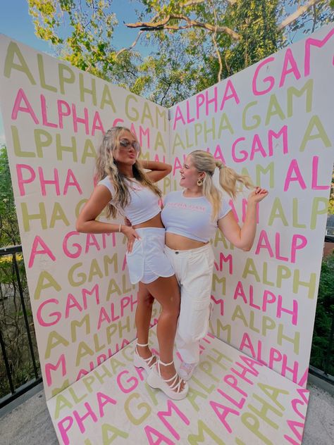 Bid Day Banner Ideas, Creative Bid Day Themes, Sorority Bid Day Decorations, Sorority Rush Decorations, Sorority Photo Backdrop, Sorority Formal Decor, Bid Day 2023, Floral Bid Day, Sorority Semi Formal Themes