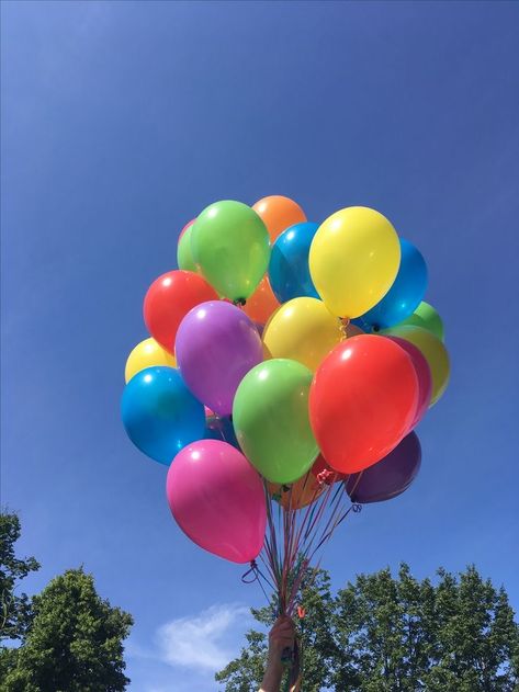 Ballon Decorations Aesthetic, Disney Movie Aesthetic, Aesthetic Balloons, Balloon Aesthetic, Poetry Notebook, Cute Happy Birthday Wishes, Balloon Quotes, Balloon Decoration Ideas, Balloon Displays