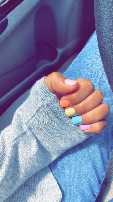 5 Color Nails Summer, Pastel Bright Nails, Multi Colored Dip Nails, Multi Colored Gel Nails, Multi Colored Nails Summer Short, Nail Multi Color Ideas, Multi Color Dip Nails, Short Nails Multi Color, Summer Gel Nails Multicolor