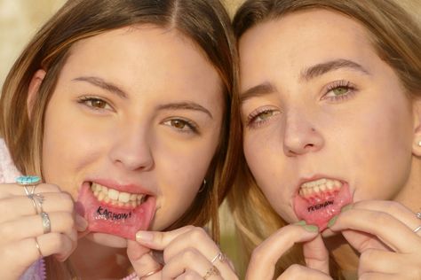 Best Friend Lip Tattoos, Yeehaw Lip Tattoo, Small Lips Tattoo, Matching Lip Tattoos, Funny Lip Tattoo, Kachow Tattoo, Inner Lip Tattoo, Funny Lips, Small Lips