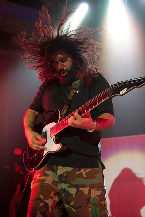 Stephen Carpenter Stephen Carpenter, Chi Cheng, Band Posters, Rest In Peace, Music Gear, Guitarist, Good Music, Electric Guitar, White Background