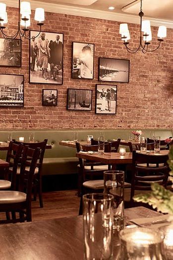 11 Harlem Restaurants We Love #purewow #restaurants #food Beach In Italy, Harlem Restaurants, Vegetarian Bowls, Harlem Nyc, Crab House, Harlem New York, Boozy Brunch, Stars Fashion, Rustic Wooden Table