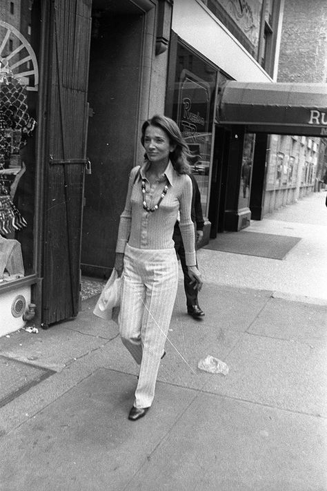 Lee Radziwill’s Style Through the Years: 27 Best Photos – Footwear News Peter Beard, Lee Radziwill, Jackie Onassis, Liza Minnelli, American Ballet Theatre, Jackie O, Royal Families, Russian Fashion, Couture Runway