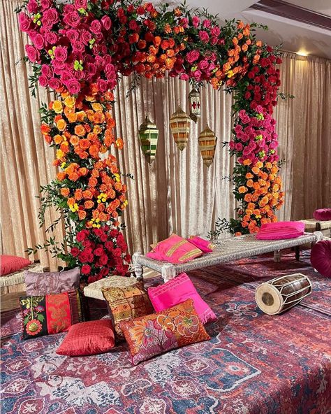 Mehandi Ceremony Decoration, Mehndi Stage Decor, Mehndi Decoration Ideas, Mehndi Decoration, Small Wedding Decor, Sangeet Decor, Mehendi Decor Ideas, Engagement Decor, Wedding Decor Photos