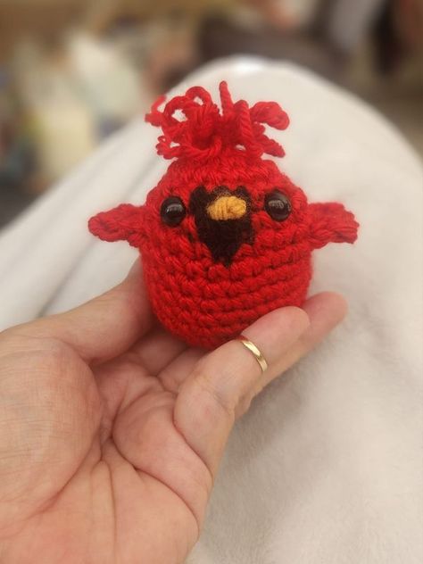 Crochet Cardinal Pattern Free Birds, Crochet Cardinal, Hens And Chicks, Softies, Simple Patterns, Free Pattern, Original Designs, Crochet, Pattern