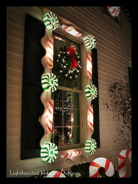 Diy Christmas Outdoor, Easy Outdoor Christmas Decorations, Outdoor Christmas Decorations Yard, Outdoor Christmas Diy, Christmas Lights Outside, Outside Christmas Decorations, Diy Christmas Lights, Christmas House Lights, Gingerbread Christmas Decor