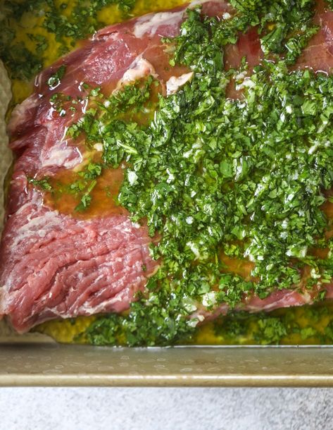 cilantro lime flank steak I howsweeteats.com #flank #steak #recipe #cilantro #lime Flank Steak Oven, Cilantro Lime Marinade, Flank Steak Fajitas, Flank Steak Recipe, Marinade Flank Steak, Flank Steak Tacos, Lime Marinade, Skillet Dinner Recipes, Marinated Flank Steak