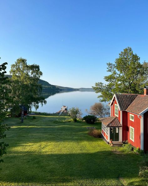 Swedish Summer House, Sweden Aesthetic, Swedish Country House, Swedish Houses, My Scandinavian Home, Swedish Cottage, Sweden House, North Europe, Scandinavian Aesthetic