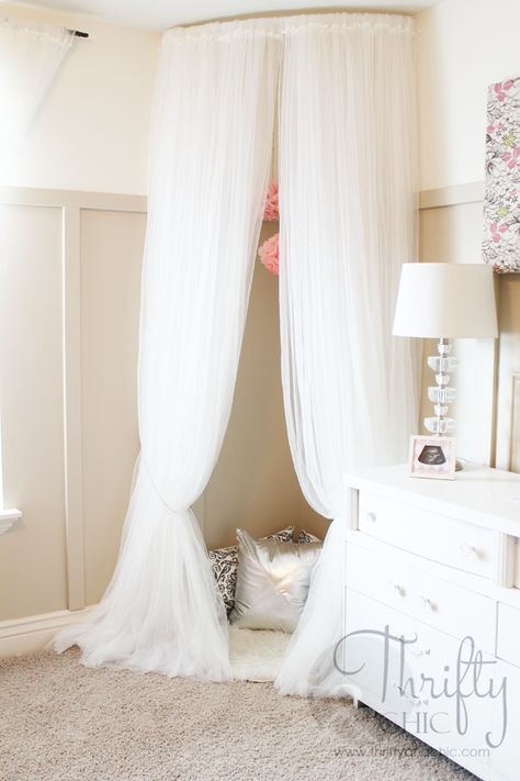 SUCH A GREAT IDEA FOR GIRLY ROOM. Whimsical Canopy Tent or Reading Nook made from curved curtain rod and $4 ikea curtains Curved Curtain Rod, Curved Curtain, Diy Room Decor For Teens, Ikea Curtains, Reading Nooks, Teen Room Decor, Big Girl Rooms, Design Del Prodotto