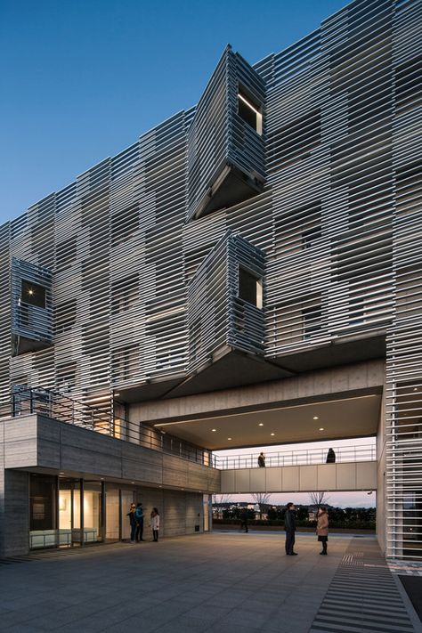 iHouse Dormitory,© Kawasami Kobayashi Photograph Office Dormitory Design, Dormitory Room, Asian House, Traditional Japanese House, Student Dormitory, Social Housing, Architecture Exterior, Facade Architecture, Japanese House