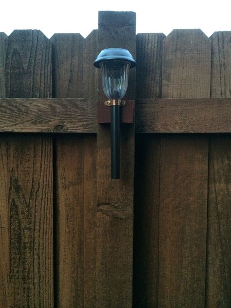 Landscape Design Backyard, Fence Post Lights, Backyard Solar Lights, Solar Driveway Lights, Garden Lighting Ideas, Backyard Fence Decor, Diy Backyard Fence, Solar Light Crafts, Design Backyard